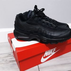 NIKE AIRMAX 95 ESSENTIALS